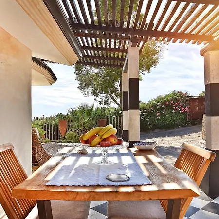 Turquoise Gasthof Magomadas